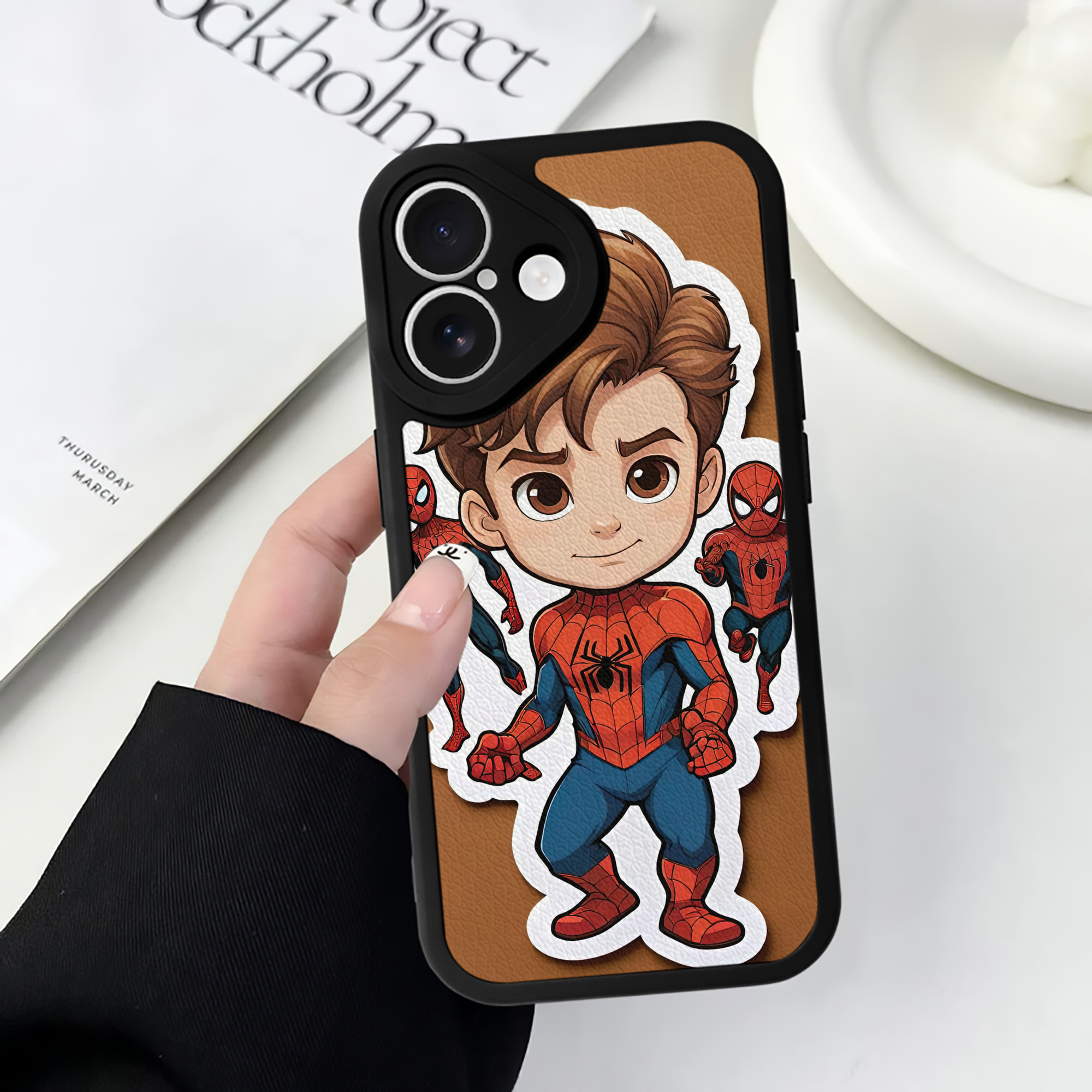 Spider Man スパイダーマン 【iPhone 16シリーズ対応】シリコンスマホケース（レザー調） 材質：シリコン